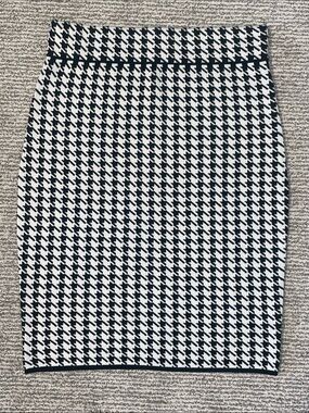 NWT The Limited Houndstooth Black & White Knit Pencil Skirt - Small